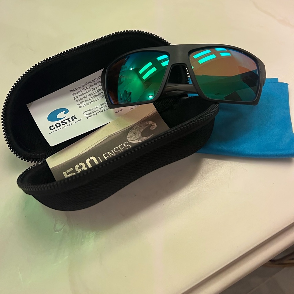 Costa Del Mar Bloke Matte Black, Green Mirror Polarized Glasses 580